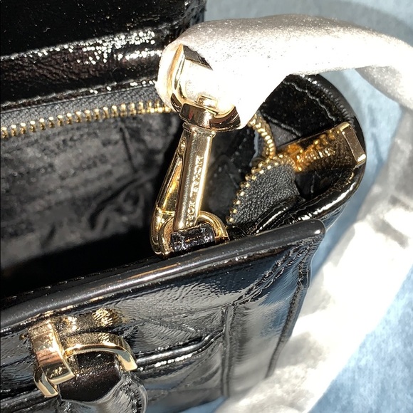 Michael Kors Vivianne Messenger black crossbody - Picture 4 of 8